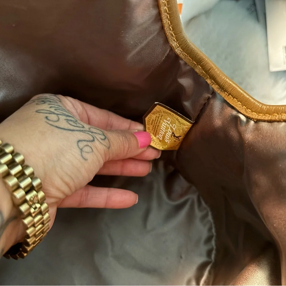 Louis Vuitton - Picture 5 of 13